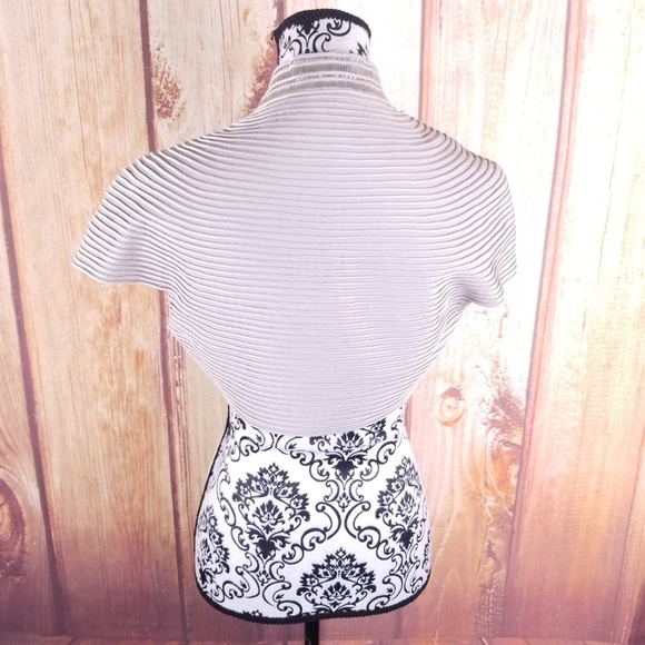 Daymor Couture Short Sleeve Shrug B44 - Picture 3 of 5